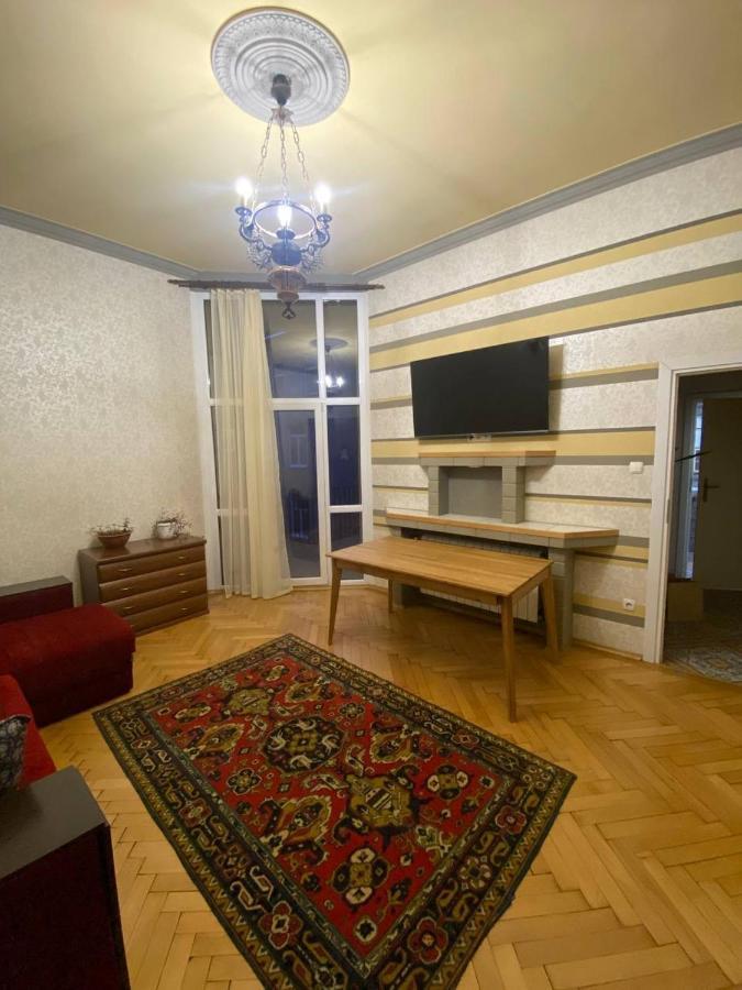Happy Apartment On Kopernik 30 Lviv Exteriör bild